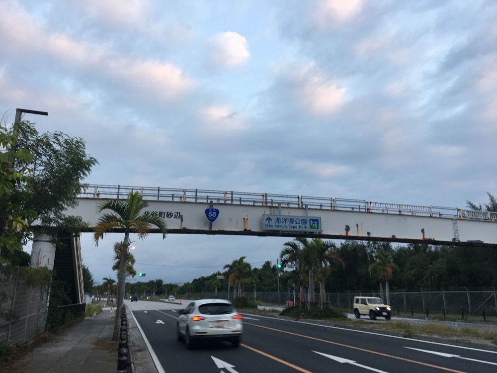 嘉手納基地横断からの米軍上陸の地