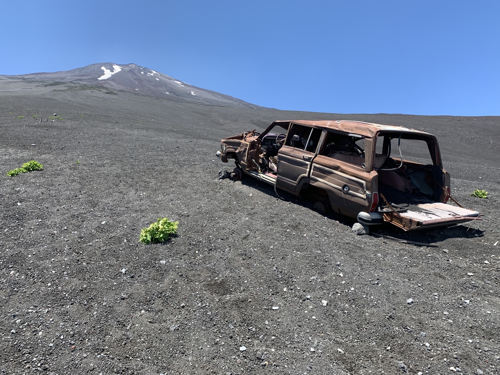 ここは日本？富士山に乗り捨てられたワゴニア | ラントリップ