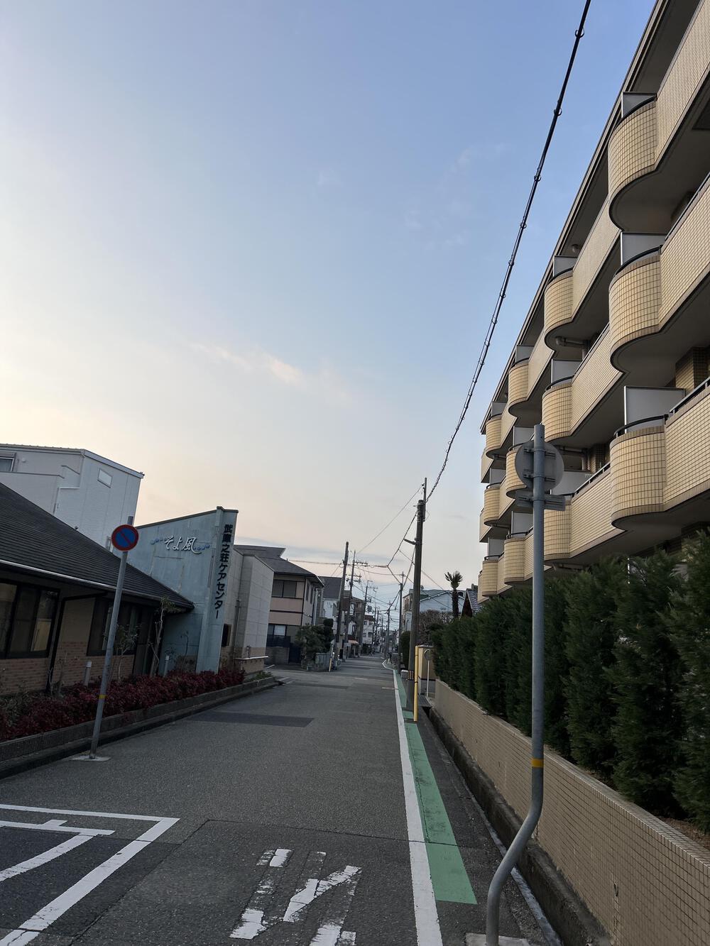 河川敷の少年野球を横目に