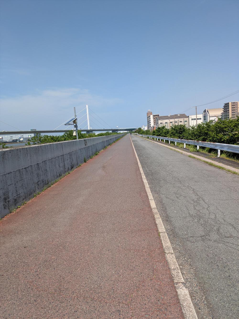 大阪湾の潮風と新緑を楽しむ、大和川〜南港中央公園10kmコース
