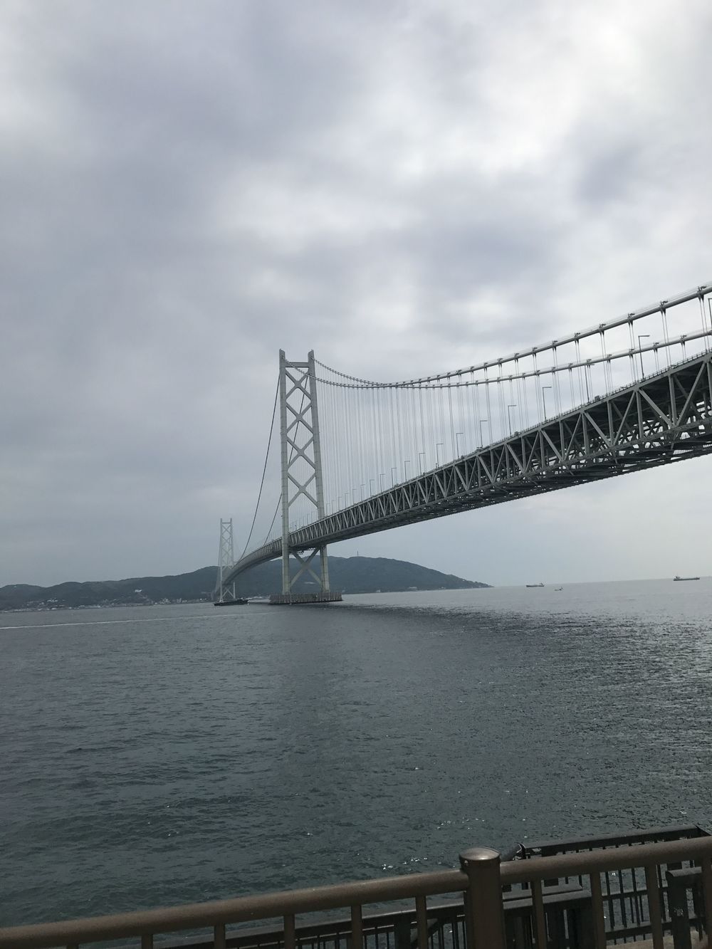 お洒落な神戸の街と海からは磯の香りと明石大橋の写真6