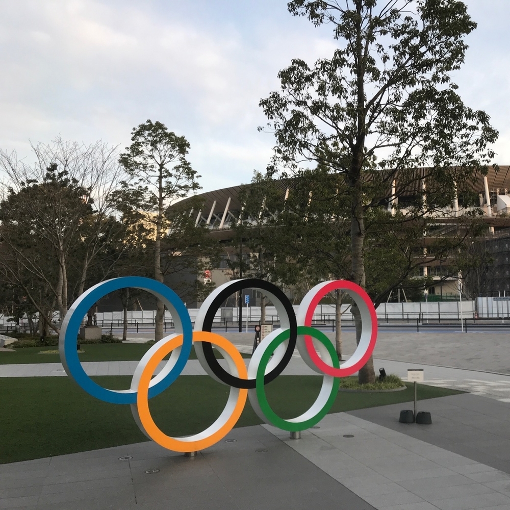 新国立競技場と五輪遠ゴールに皇居内堀通りランの写真3