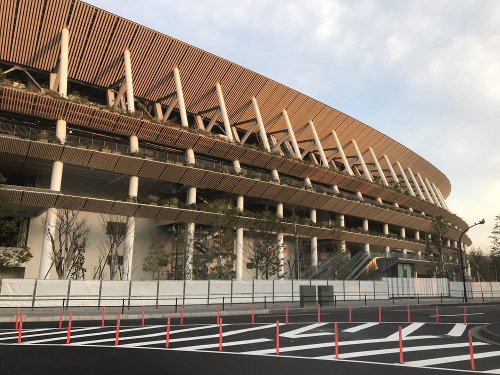新国立競技場と五輪遠ゴールに皇居内堀通りランの写真4