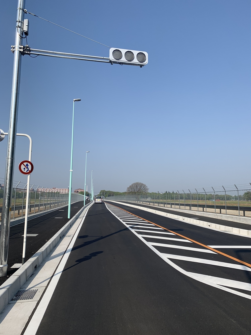 アメリカから所沢に返還された道を駆け抜けるの写真12