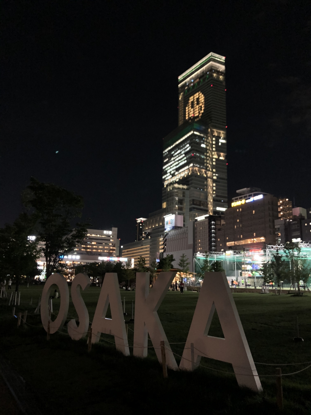 通天閣とOSAKAモニュメント見に行くランの写真3