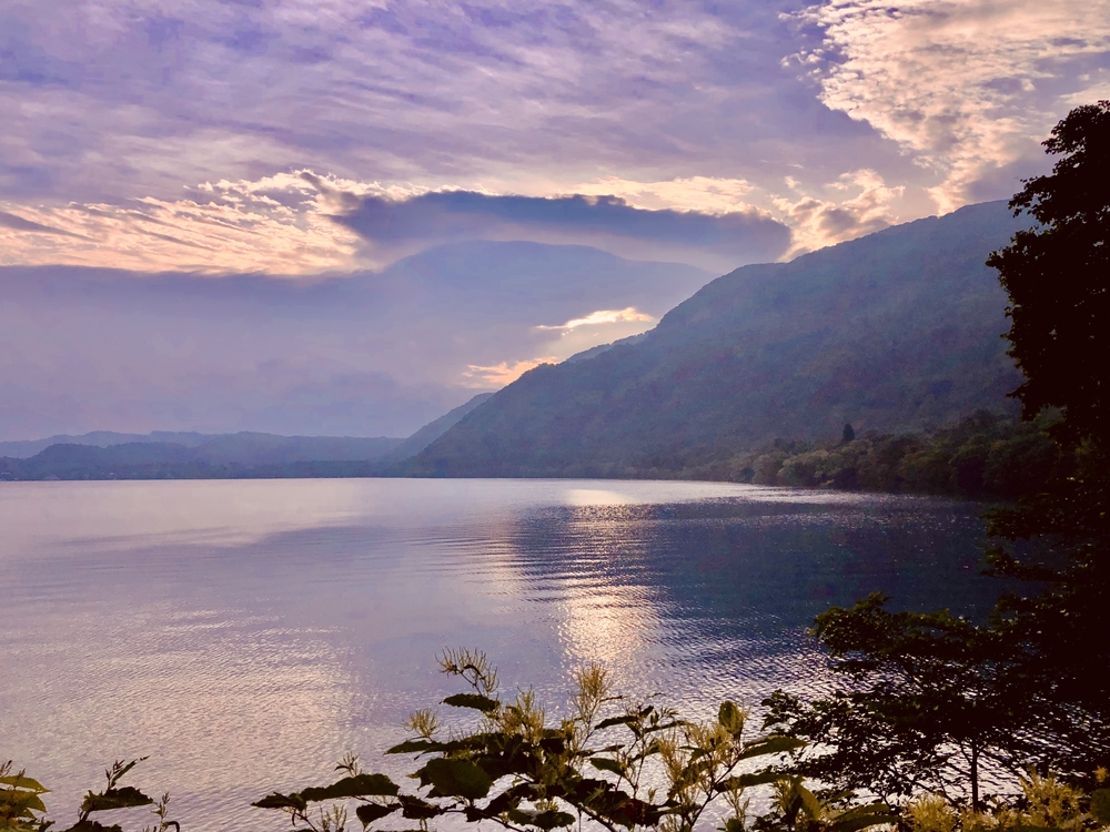 十和田湖の美しい湖面を眺めながら走る観光コースの写真5