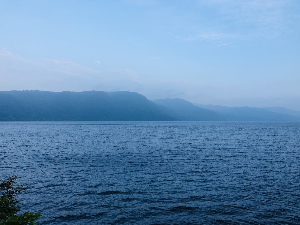 十和田湖の美しい湖面を眺めながら走る観光コースの写真6