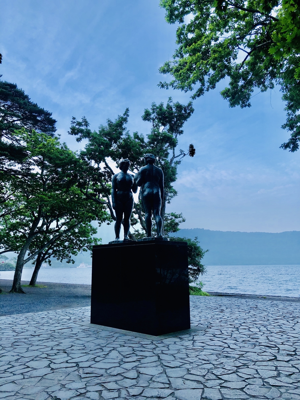 十和田湖の美しい湖面を眺めながら走る観光コースの写真10