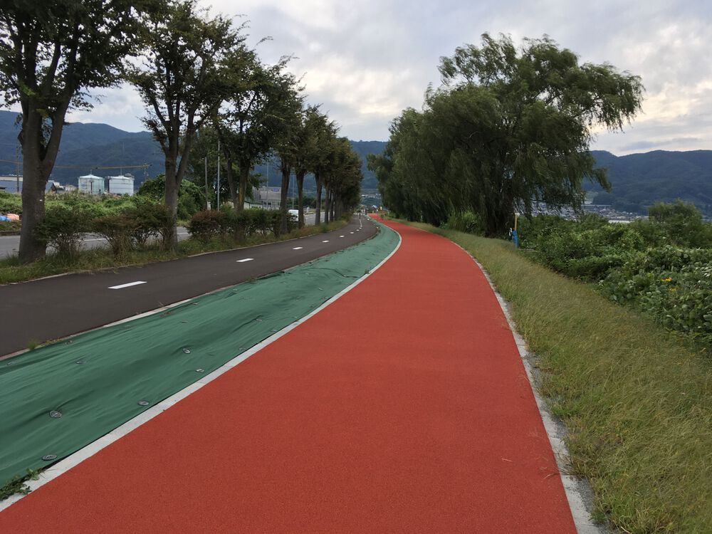 ランナーにやさしい諏訪湖を廻るランニングコースの写真3