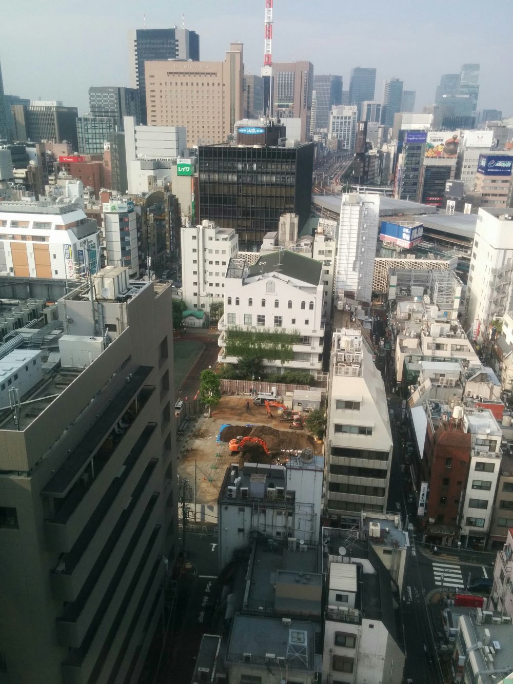 知る人ぞ知る……新橋・桜田公園のトラックの写真3