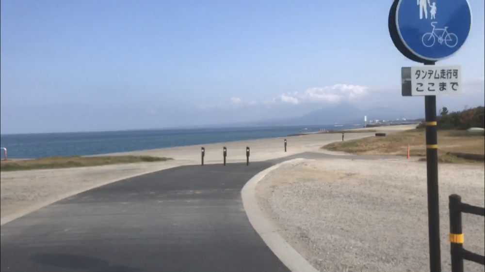 16km、一直線の海岸沿いサイクリングロードの写真13