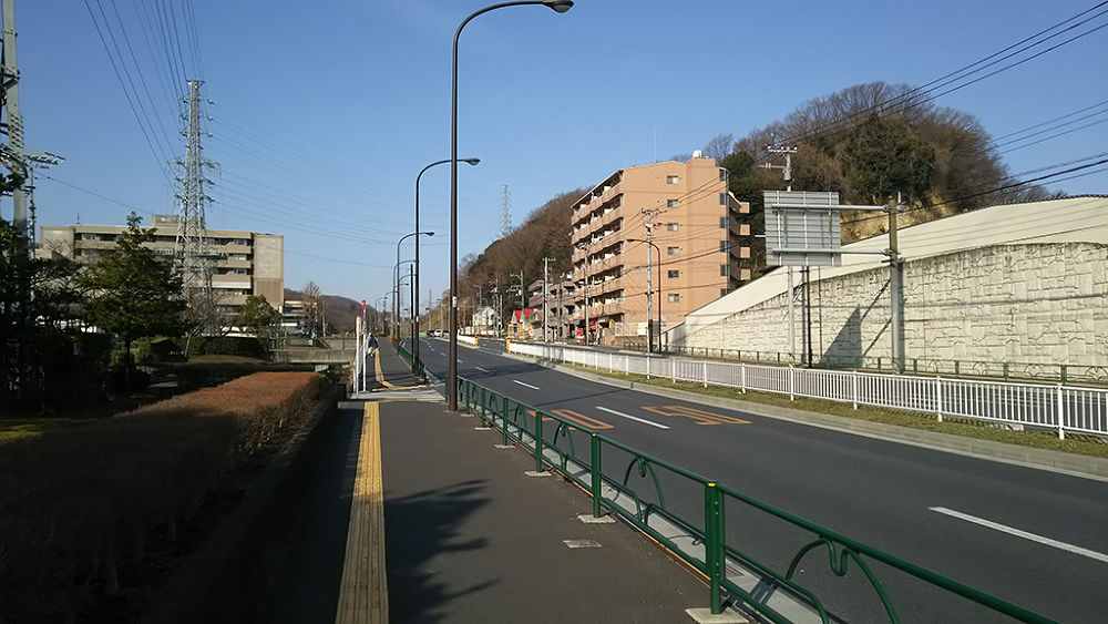 多摩地区の夜景スポット「ゆうひの丘展望台」へと走る坂道トレーニングコースの写真4