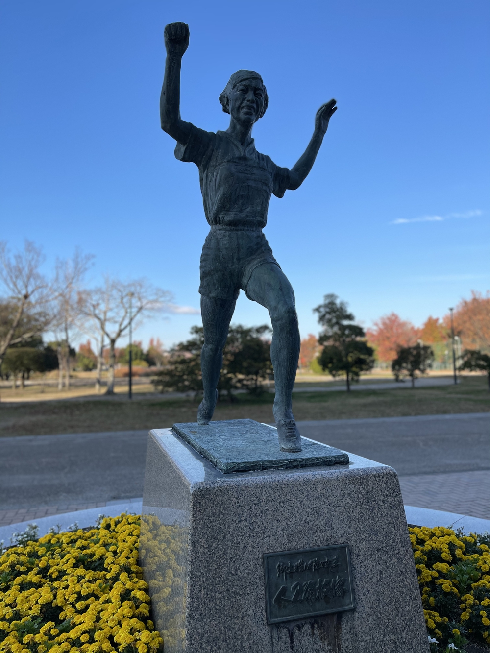 総合グラウンドのランナー像の写真3