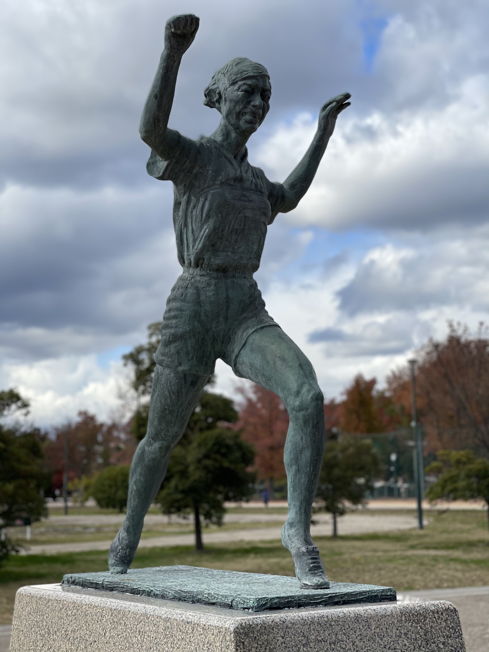 総合グラウンドのランナー像の写真4