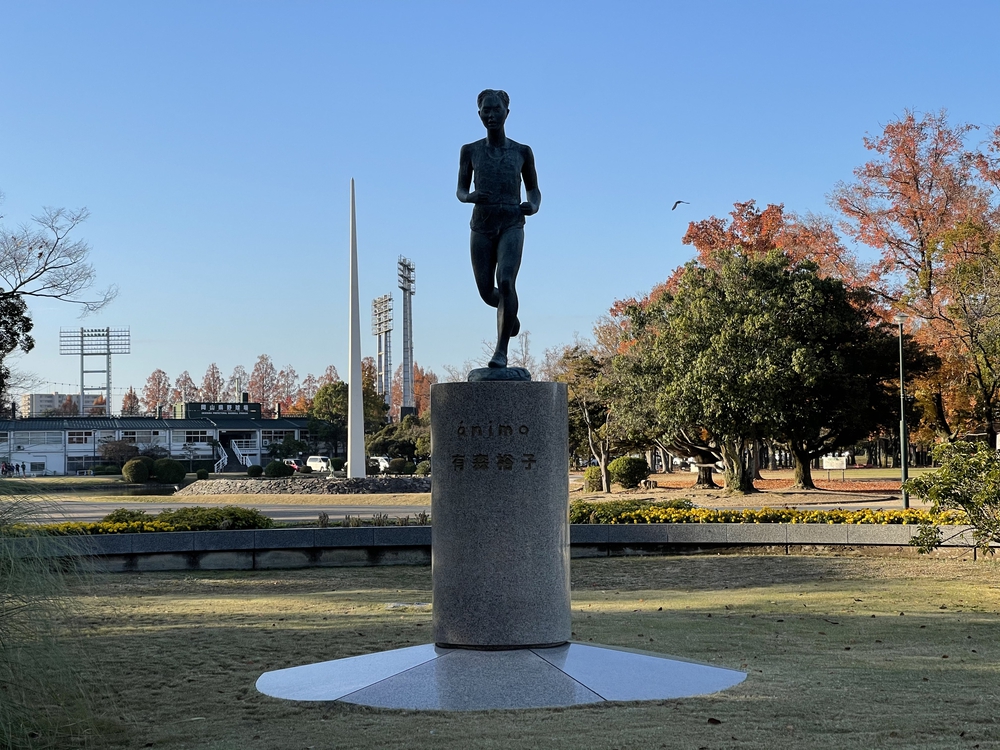 総合グラウンドのランナー像の写真5