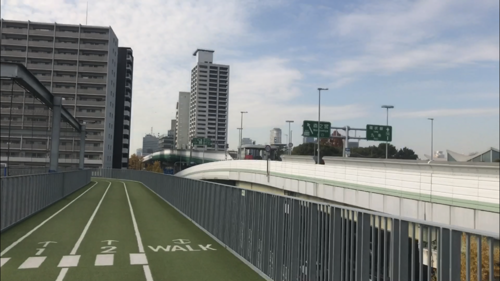 都会の中の空中トラック～大阪城公園の写真7