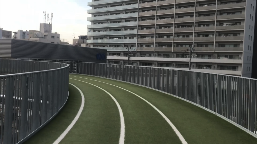 都会の中の空中トラック～大阪城公園の写真8