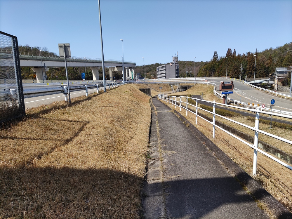 愛・地球博記念公園/八草駅から高速道路側道で豊田市の山を一山超える。の写真7