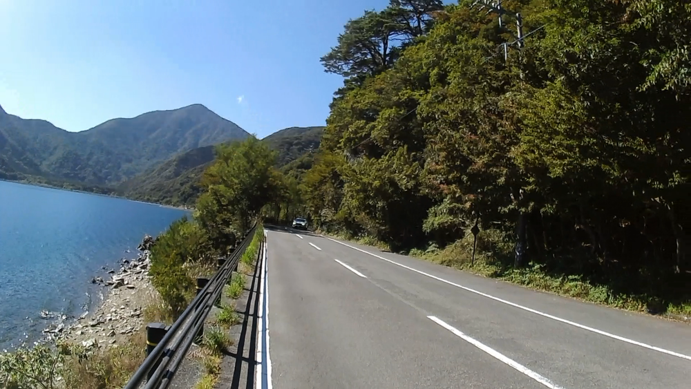 富士五湖、最西麓にある最高の透明度を誇る本栖湖を周遊１２キロの写真4