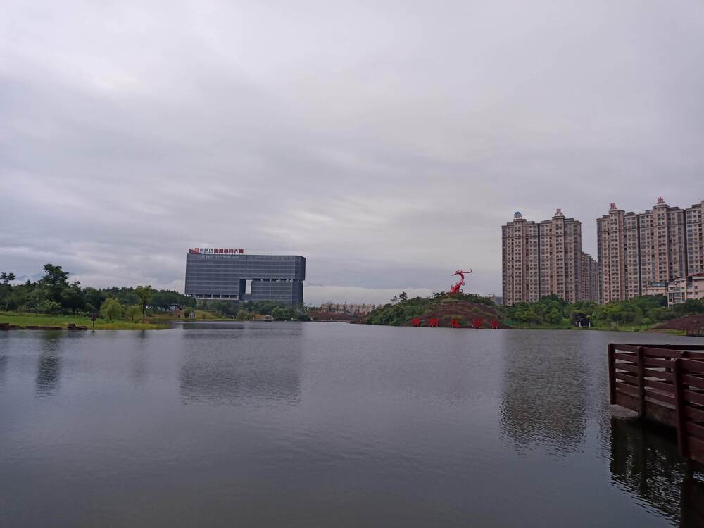 中国　衢州市　凤凰湖公园１周の写真3