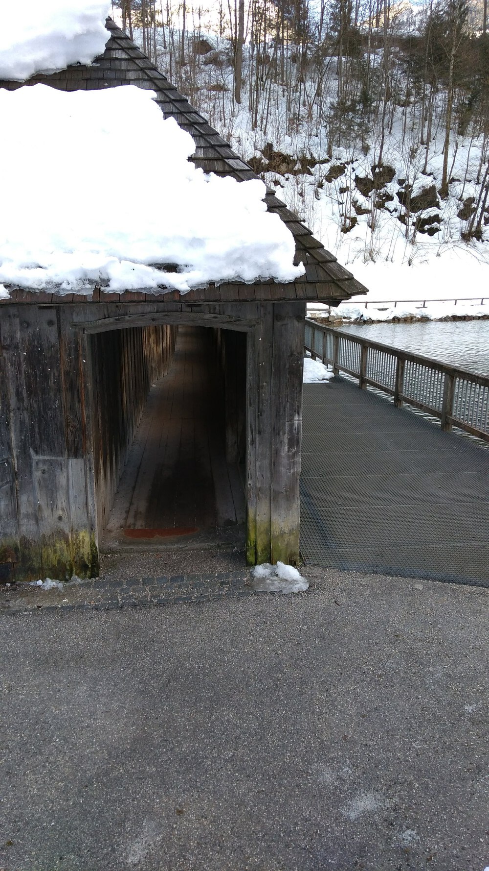 ベルヒテスガーデン国立公園　ケーニヒス湖沿いのスノートレイルの写真5