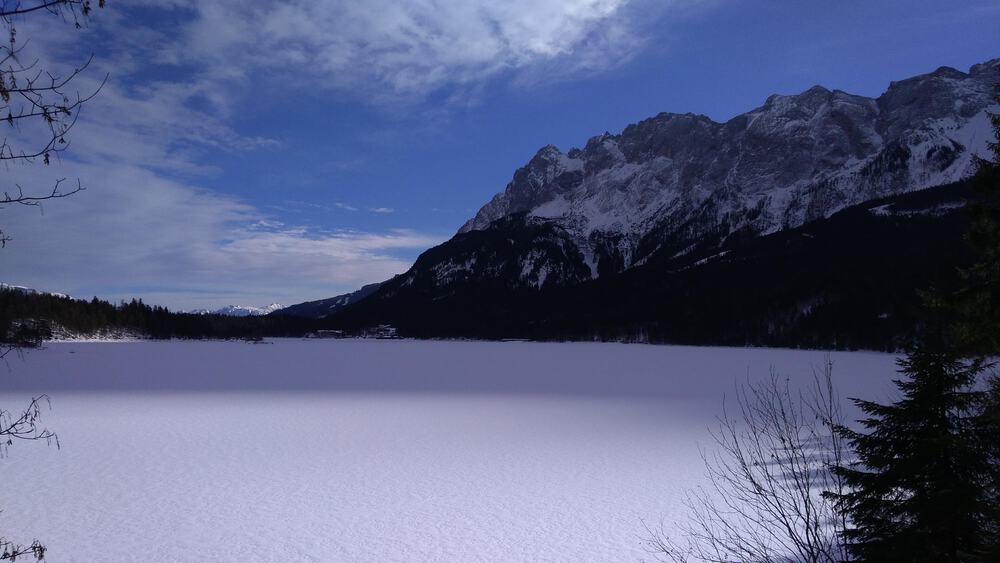 ドイツ最高峰ツークシュ ピッツェ麓の湖一周ランの写真3
