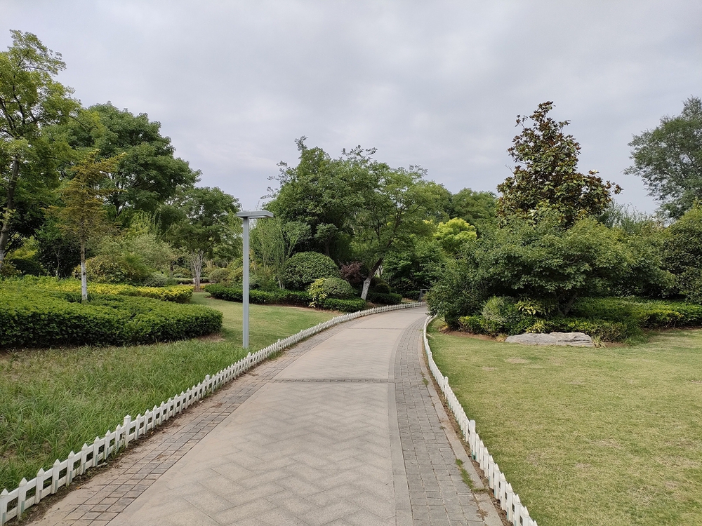 中国　徐州市 ヨーロッパ風湖沿いの写真4