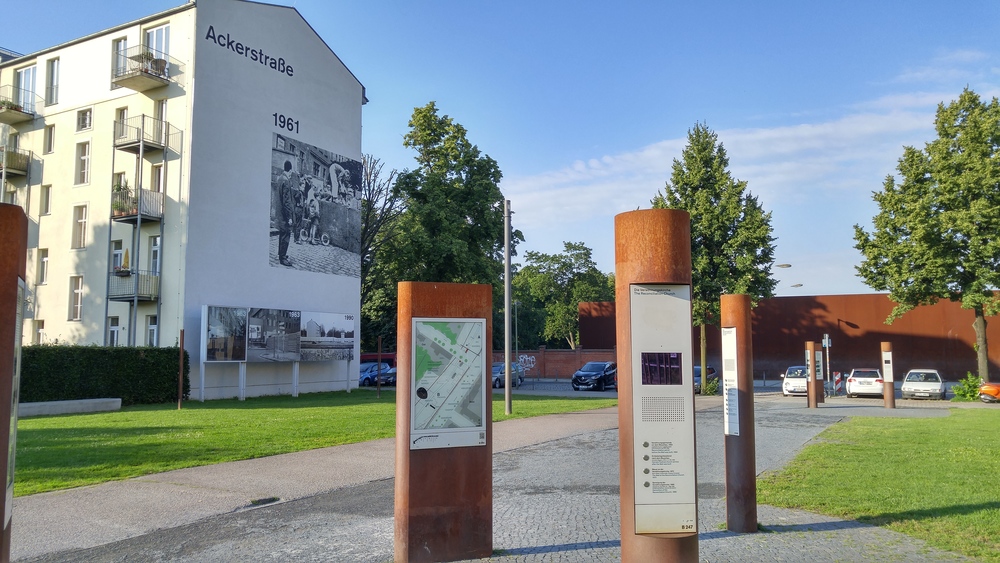 ベルリンの壁があった道：ベルリン・ベルナウアー通りの写真9