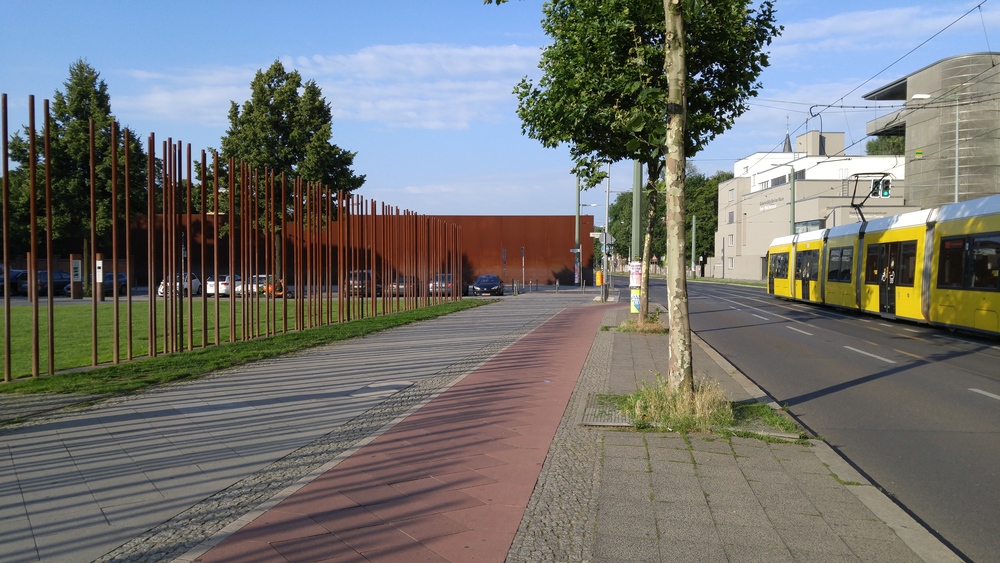 ベルリンの壁があった道：ベルリン・ベルナウアー通りの写真10