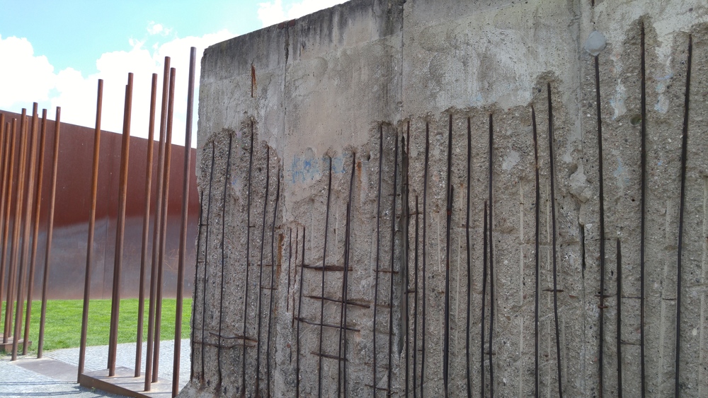 ベルリンの壁があった道：ベルリン・ベルナウアー通りの写真11