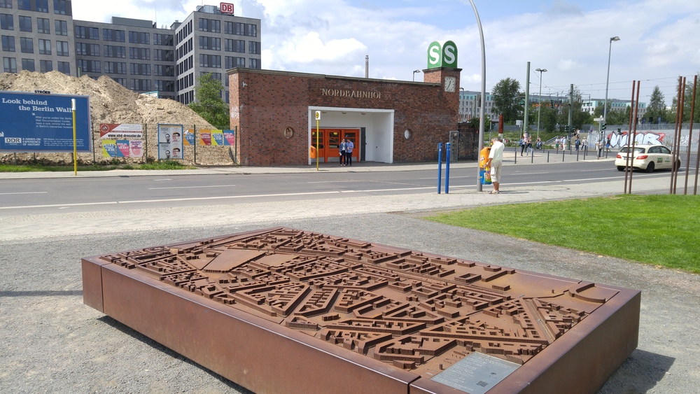 ベルリンの壁があった道：ベルリン・ベルナウアー通りの写真13