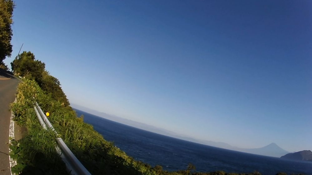 静岡県、西伊豆海岸土肥温泉から恋人岬へ群青の海岸線を望む１５キロのランニングの写真3