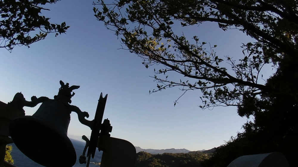 静岡県、西伊豆海岸土肥温泉から恋人岬へ群青の海岸線を望む１５キロのランニングの写真6