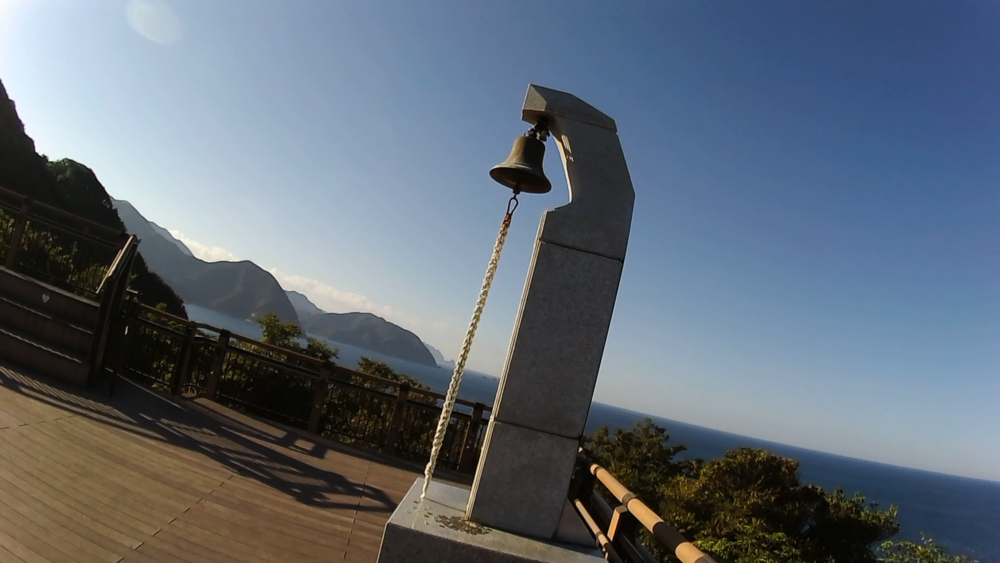 静岡県、西伊豆海岸土肥温泉から恋人岬へ群青の海岸線を望む１５キロのランニングの写真7