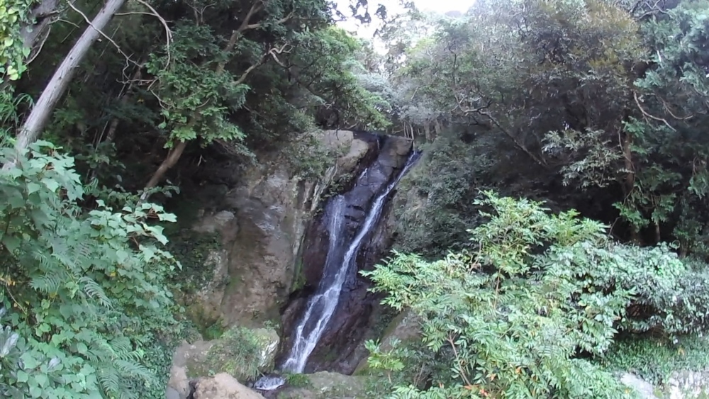 静岡県、西伊豆海岸土肥温泉から恋人岬へ群青の海岸線を望む１５キロのランニングの写真9