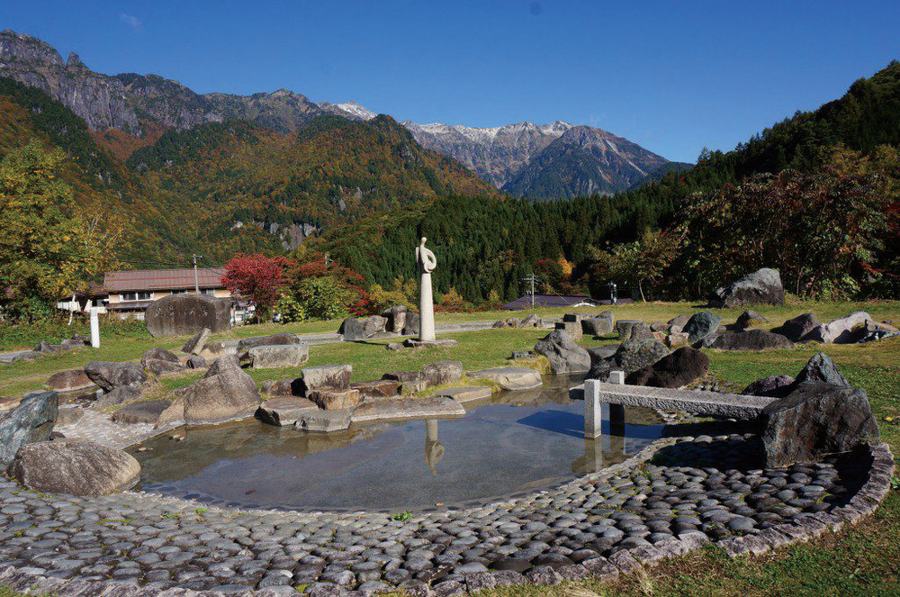 北アルプスの雄大な景色と紅葉の山岳コース【温泉ラン_奥飛騨温泉郷】の写真3