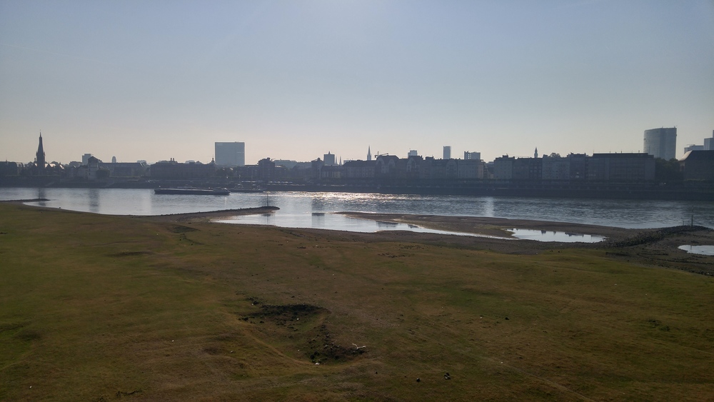 ライン川左岸のどかな街並みをゆく（デュッセルドルフ）の写真10