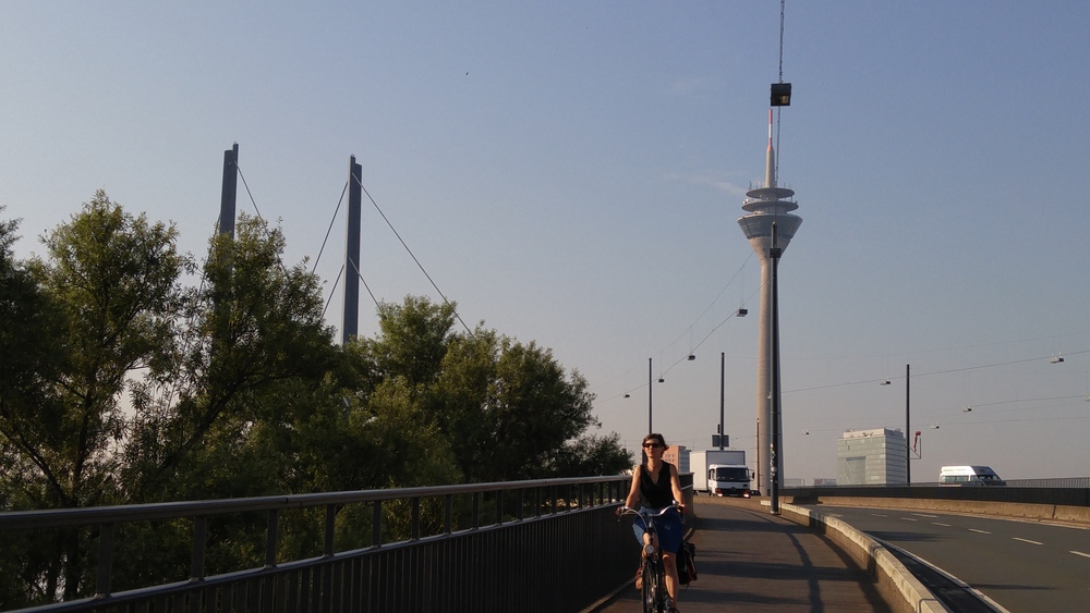 ライン川左岸のどかな街並みをゆく（デュッセルドルフ）の写真11