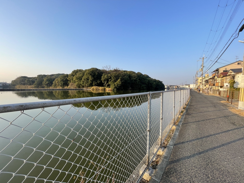 横断歩道レスの古墳周回フラットランの写真3