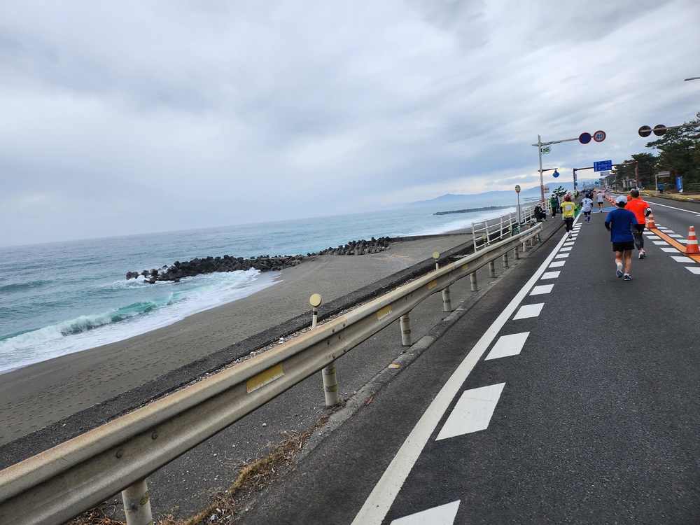 高知龍馬マラソンで初めてのサブ4達成の写真3