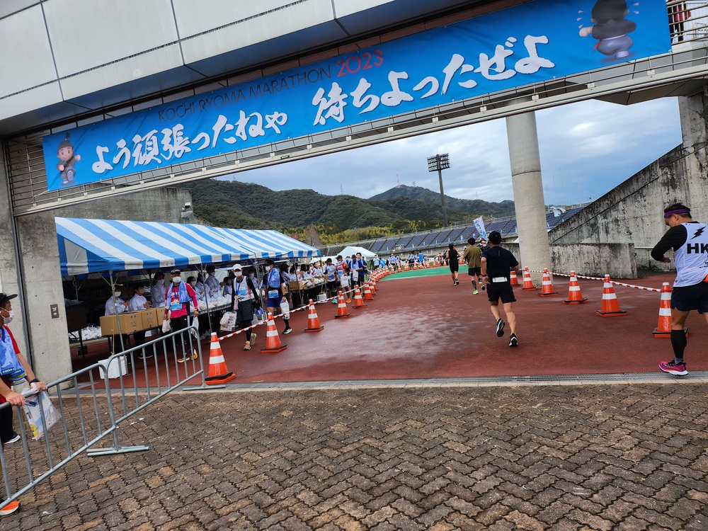 高知龍馬マラソンで初めてのサブ4達成の写真5