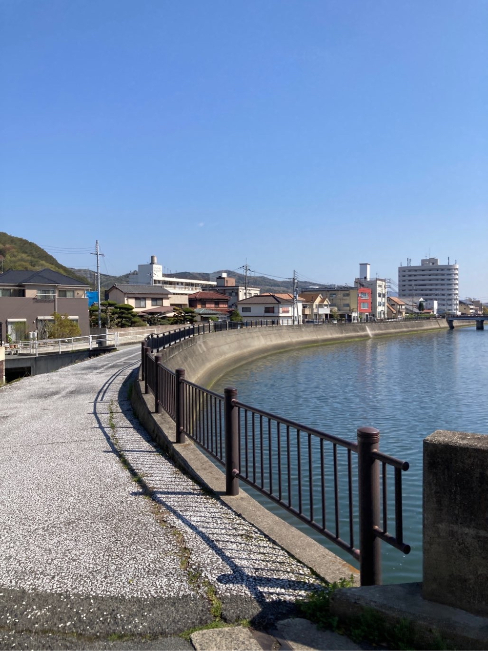 相生・道の駅ペーロン城〜芋谷川沿〜国道2号線脇の小道の写真4