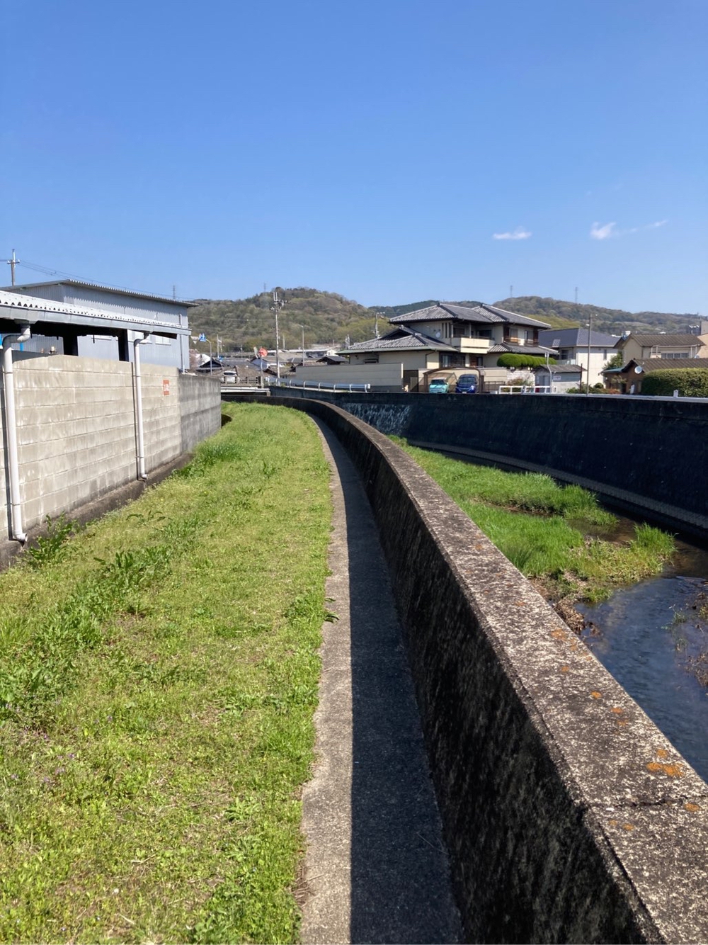 相生・道の駅ペーロン城〜芋谷川沿〜国道2号線脇の小道の写真5