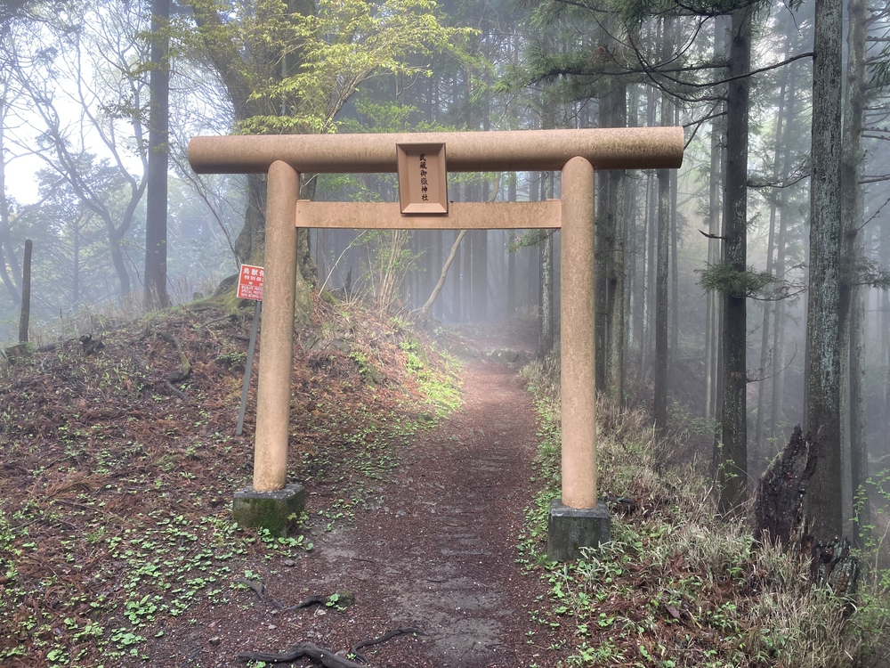 LANI HEAD TRAILで雲海の日出山から御岳山への写真8