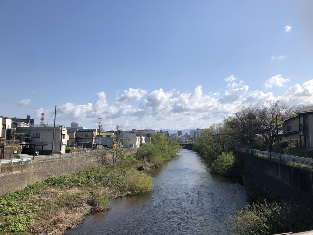 川と有形文化財を見ながら朝ランの写真4