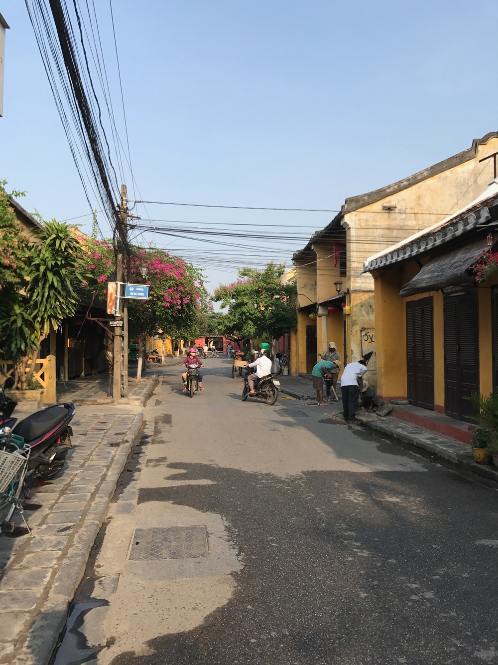 ベトナム世界遺産の町並み、ホイアンを疾走の写真3