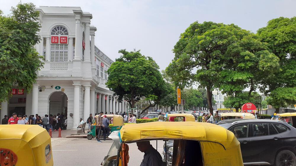 【インド】カオスのニューデリーで人とリキシャーをよけながら無謀に走るの写真3