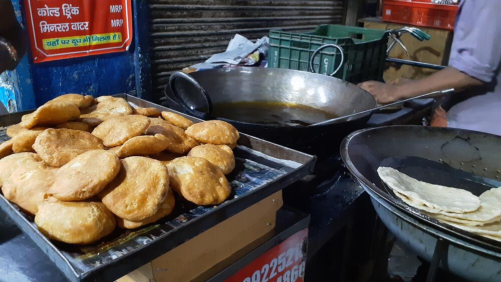 【インド】カオスのニューデリーで人とリキシャーをよけながら無謀に走るの写真4