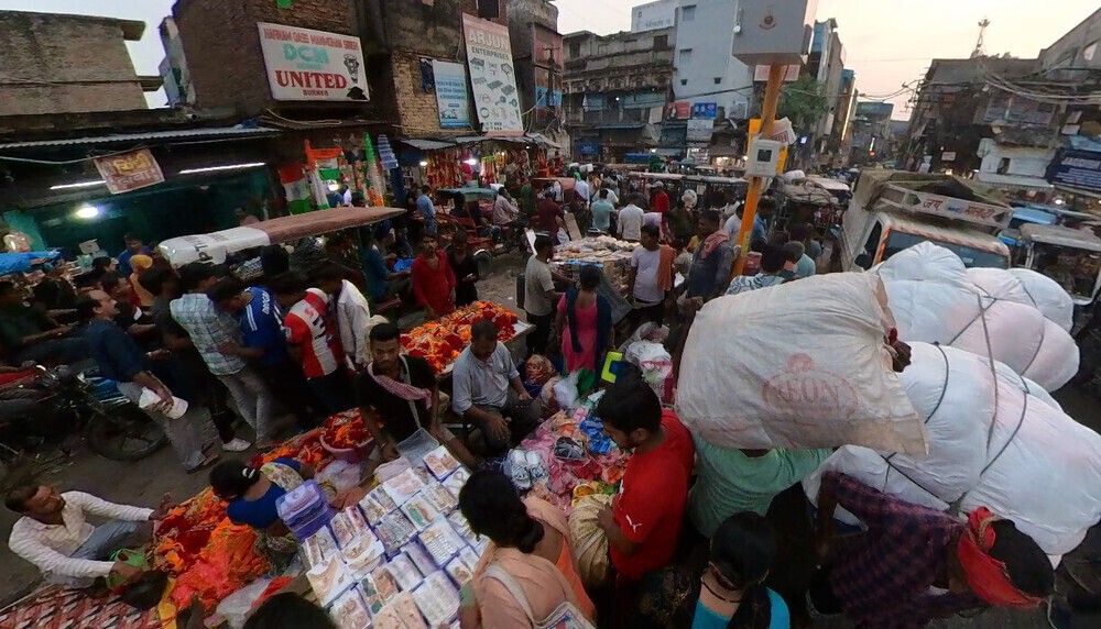 【修羅の国インド】カオスのニューデリーで人とリキシャーをよけながら無謀に走るの写真3