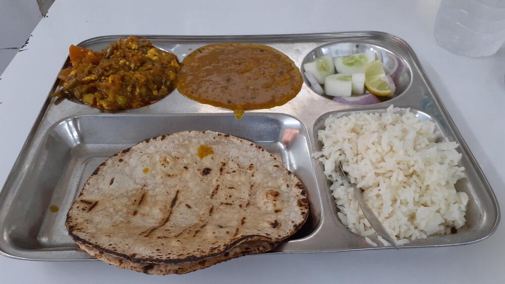 【修羅の国インド】カオスのニューデリーで人とリキシャーをよけながら無謀に走るの写真5